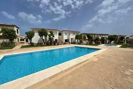 Forcat Apartamento Bajo Con Jardin Y Piscina シウタデリャ